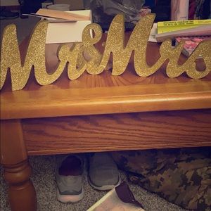 Mr & Mrs sign